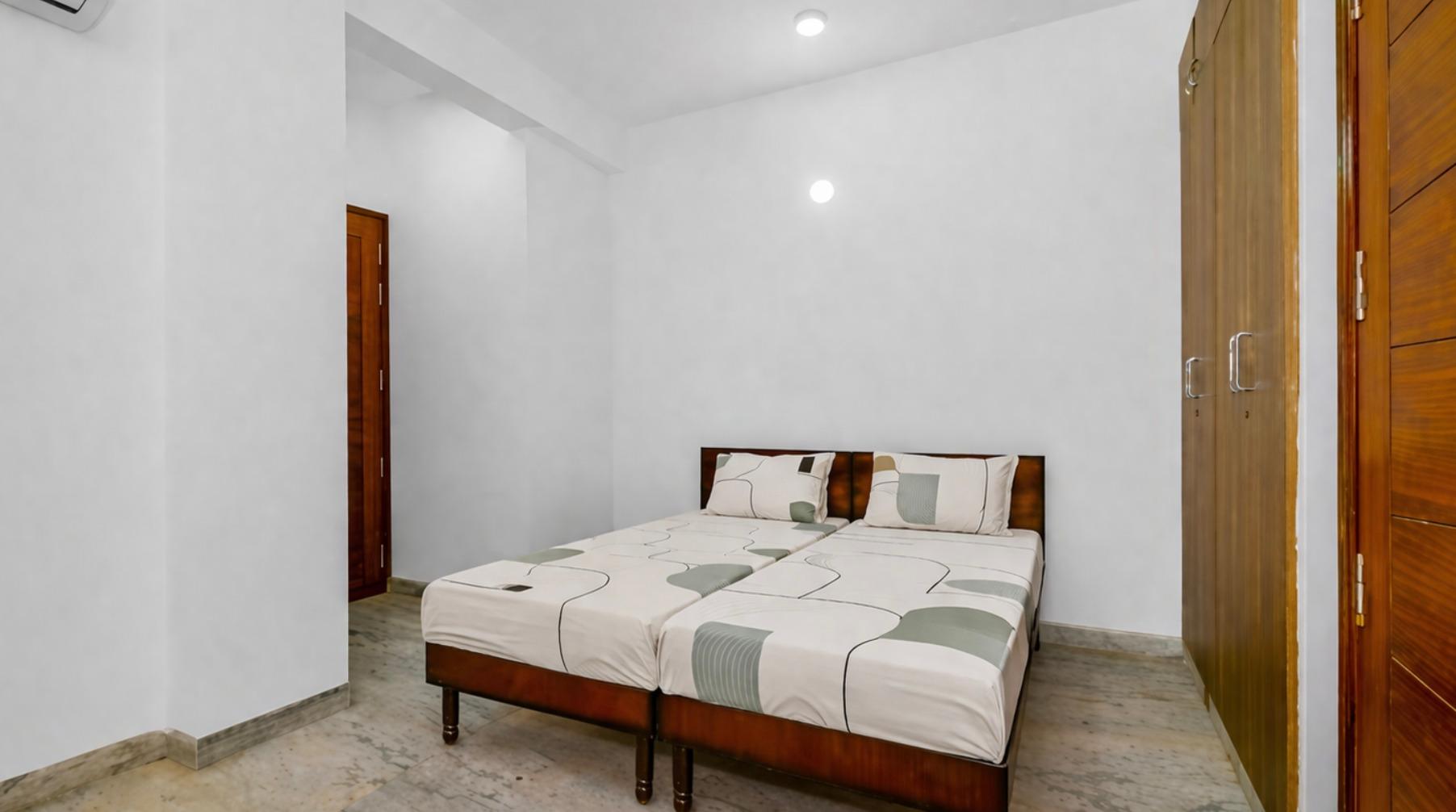 Home Stay sector 57 - Image 1