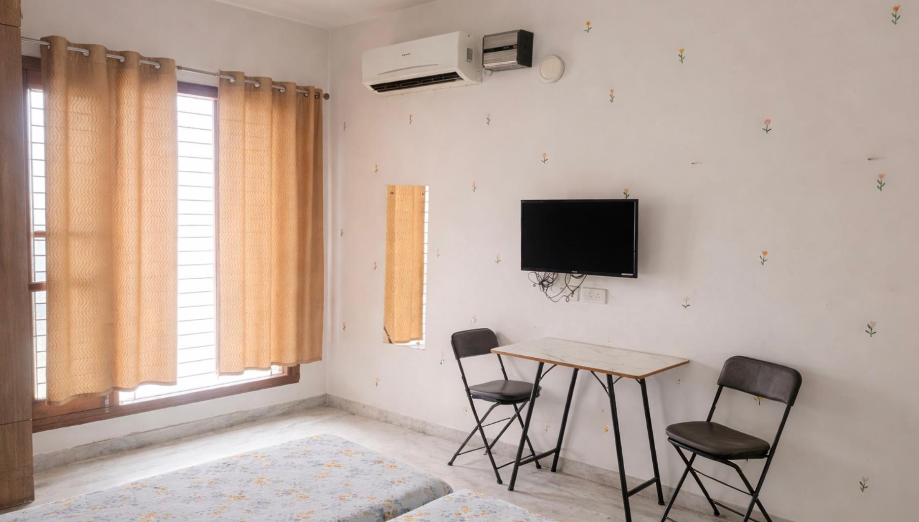 Home Stay sector 57 - 3