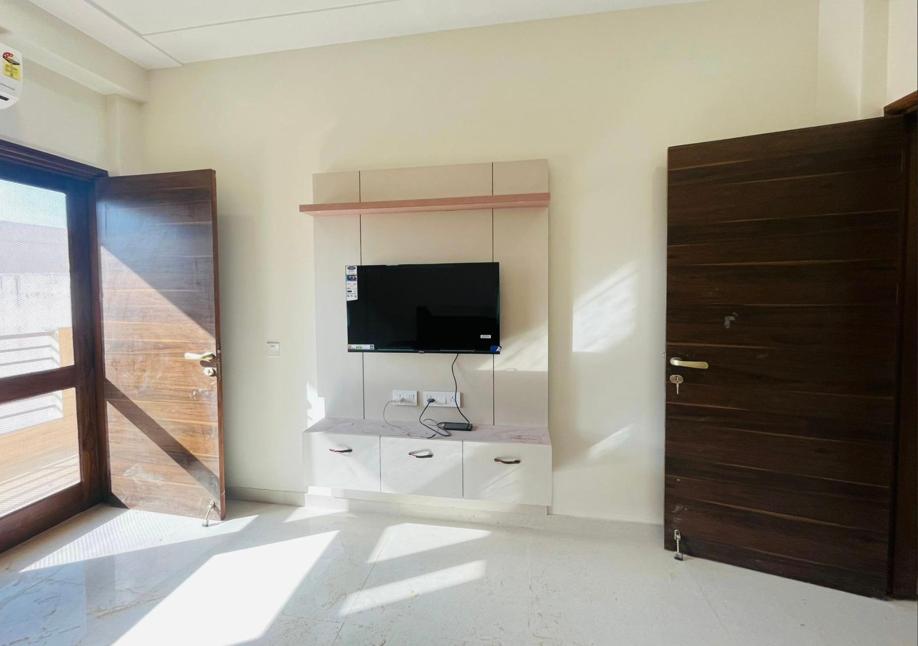 Home's PG - Image 1